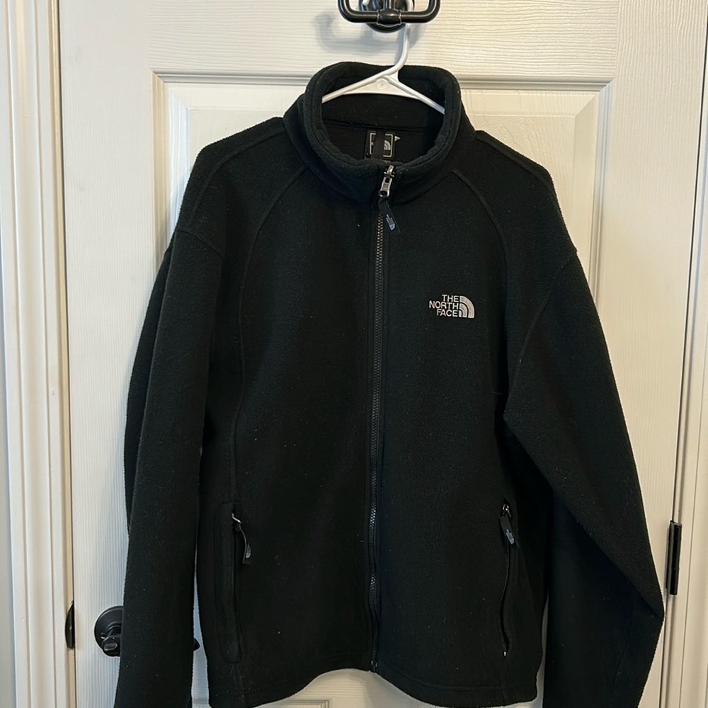 The North Face Men’s fleece jacket. Black. Size Medium. Used condition.
